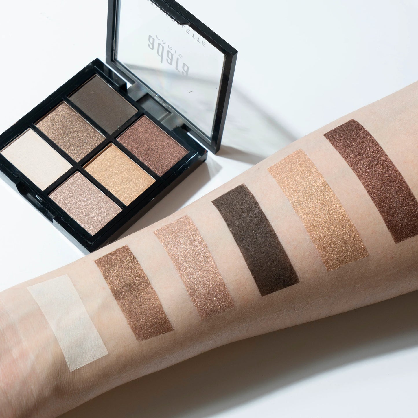 SIX-COLOR EYESHADOW PALETTE
