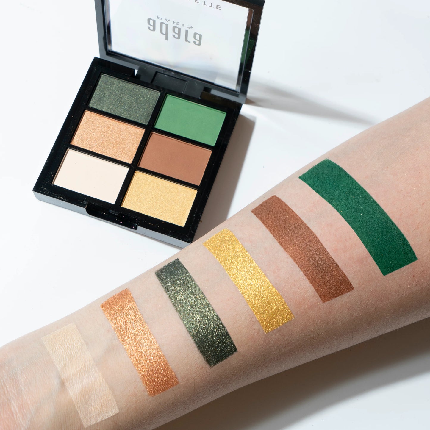 SIX-COLOR EYESHADOW PALETTE